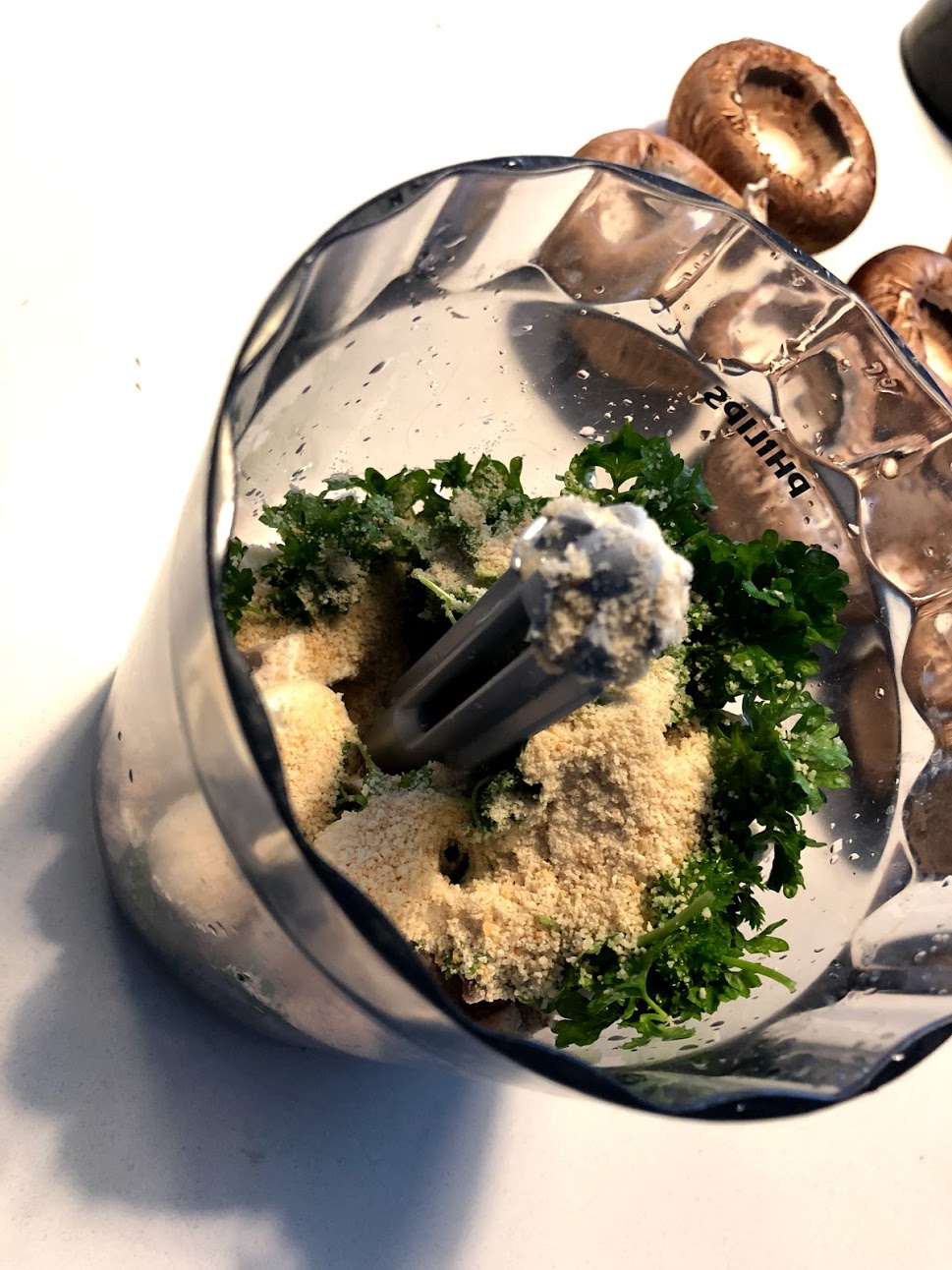 Fyldte portobellosvampe med hvidløg, parmesan og persille (opskrift ... Antik spisebord