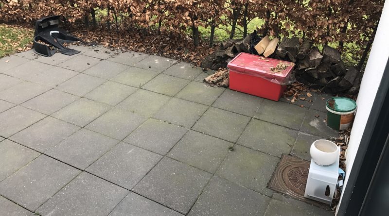 Sådan fjerner du alger fra dine grønne fliser på terrassen ved hjælp ... Antik spisebord