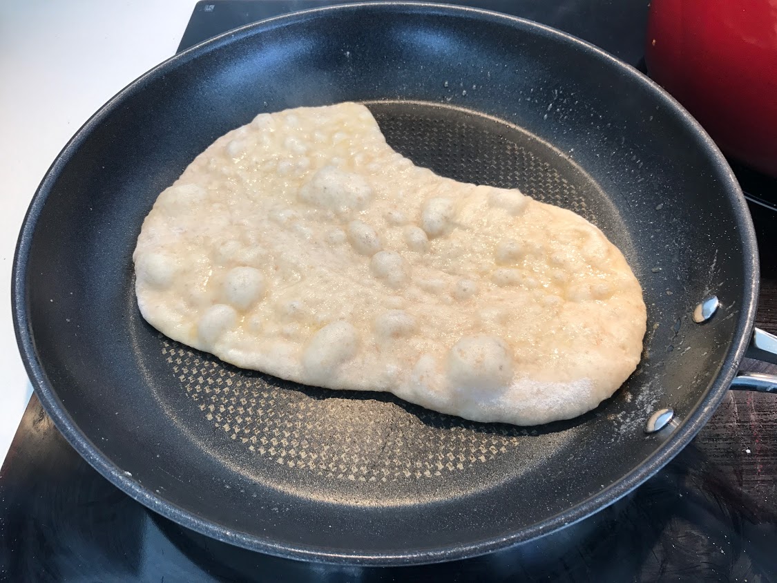 naanbrød med hvidløg naan hvidløgsnaan indisk brød opskrift på hjemmelavede hvidløgsnaanbrød nanbrød