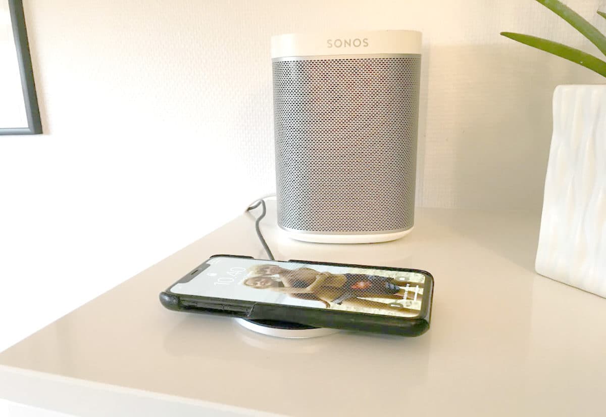 trådløs aircharge aircharger oplader opladning trådløst qi iPhone samsung til bilen i hjemmet lampe sengebord smartphone bedste