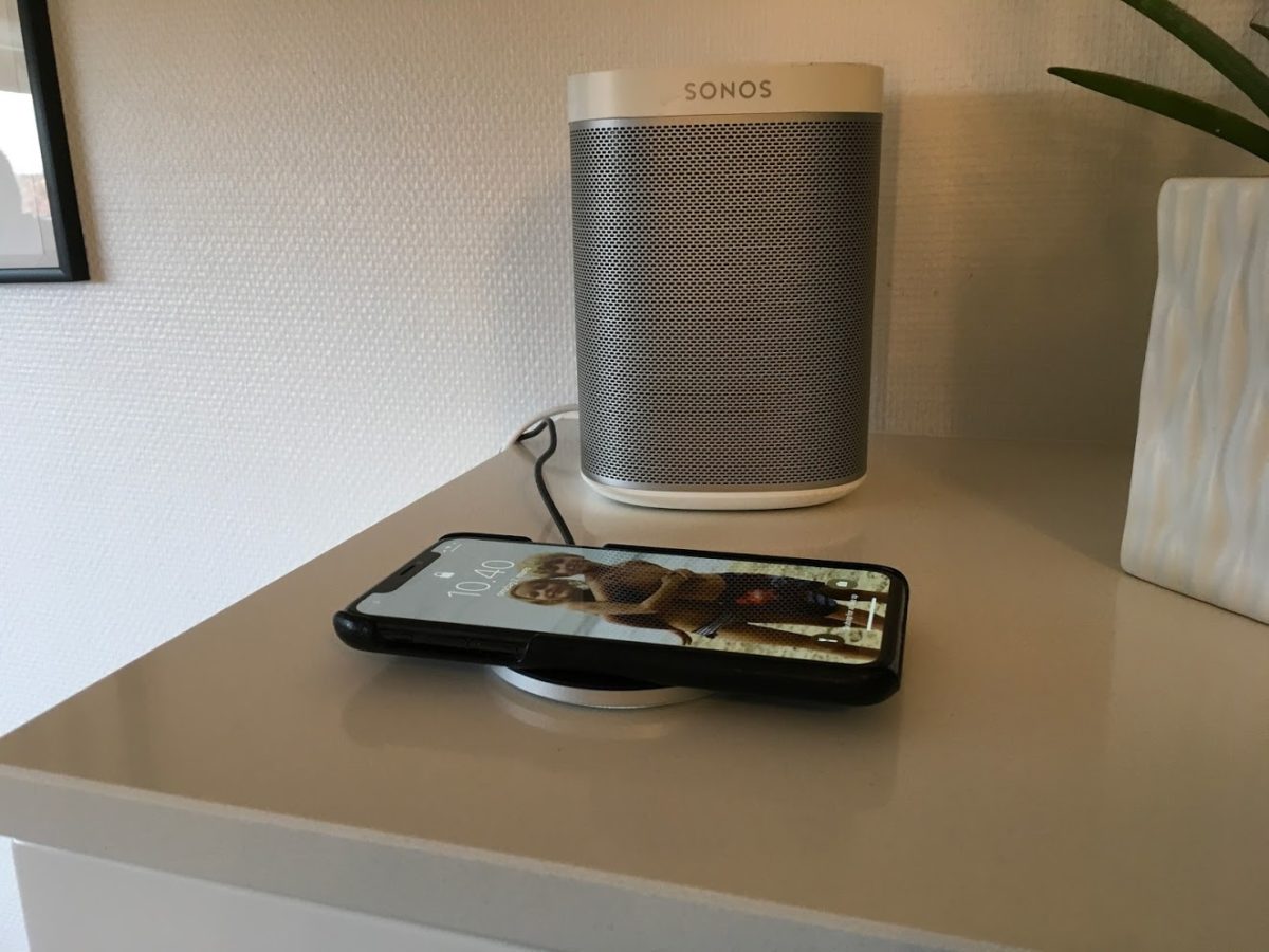 trådløs oplader opladning trådløst qi iPhone samsung til bilen i hjemmet lampe sengebord smartphone bedste