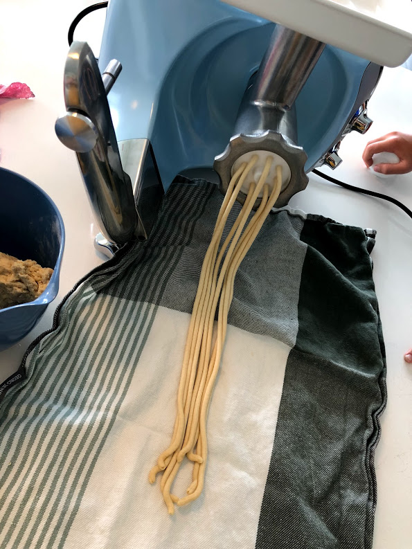 test af ankarsrum assistent anmeldelse ankersrum assistenten køkkenmaskine røremaskine dejrøre er den god ekstraudstyr køb hjemmelavet pasta