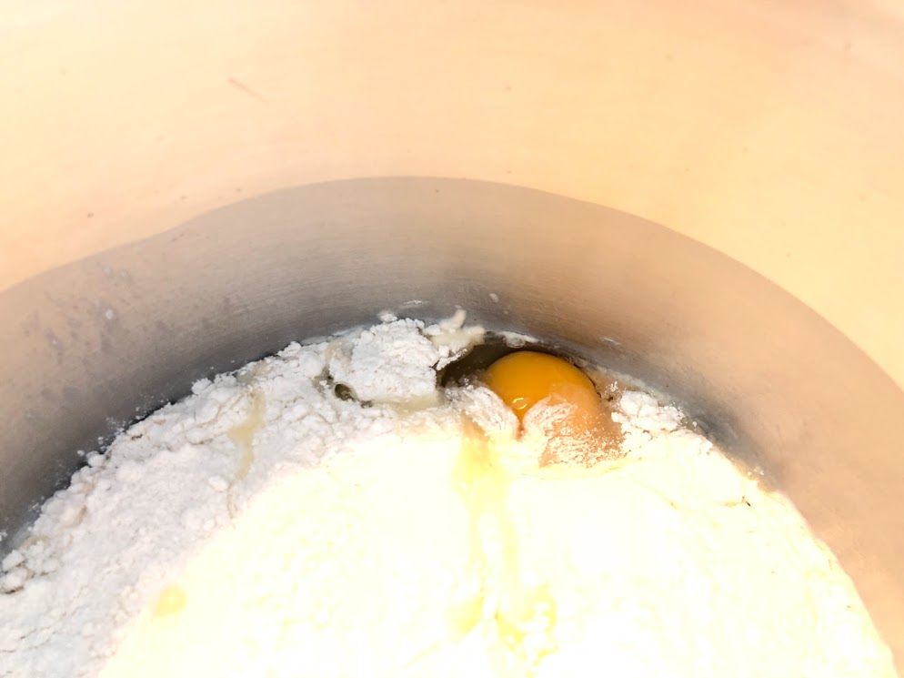Lækre pølsehorn opskrift på gode pølsehorn med smør og æg de bedste verdens super god pølsehornsdej