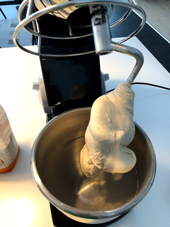kanelstang opskrift på hjemmebagt kanelstænger remonce kanel brun farin creme kagecreme
