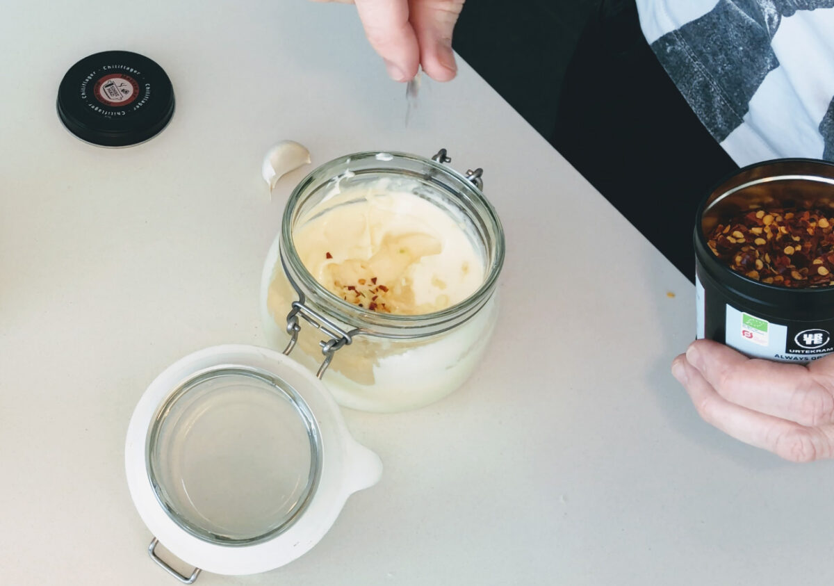 hjemmelavet aioli med hvidløg og chili stavblender opskrift sådan laver man aioli hvordan laver man hjemmelavet aiola