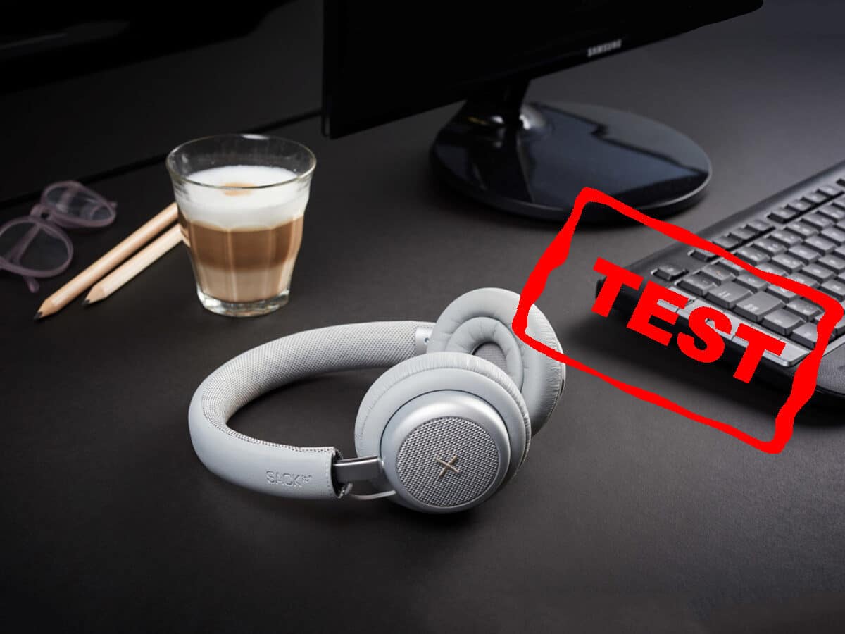 grå version med opbevaringspose - test af touchit hovedtelefoner med aktiv noise cancellation støjreduktion hovedtelefoner med støjdæmpning anmeldelse