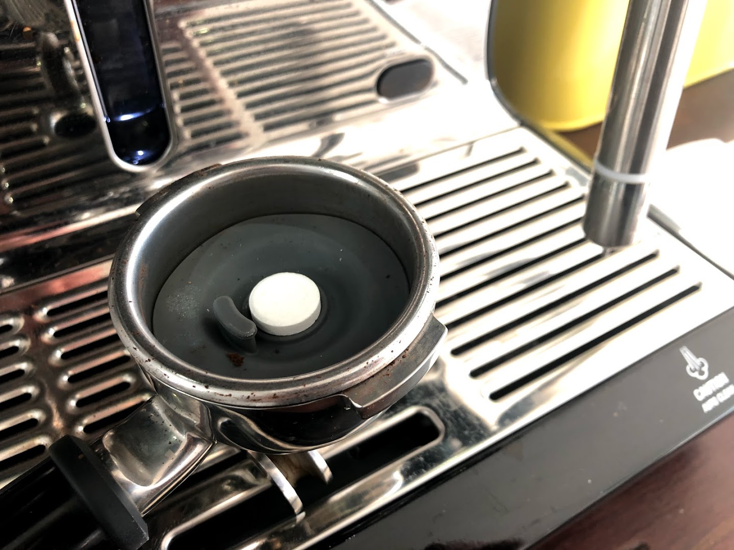 test sage oracle anmeldelse af sage the oracle touch bedste espresso espressomaskine fuldautomatisk semiautomatisk god kaffe maskine automatisk mælkesteamer portafilter knockbox
