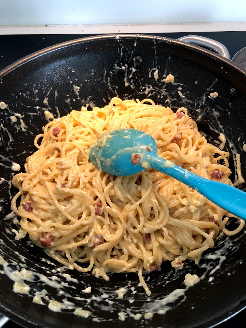 opskrift på pasta spaghetti carbonara spagetti cabonara opskrift på hjemmelavet bacon pancetta fløde og æg løg