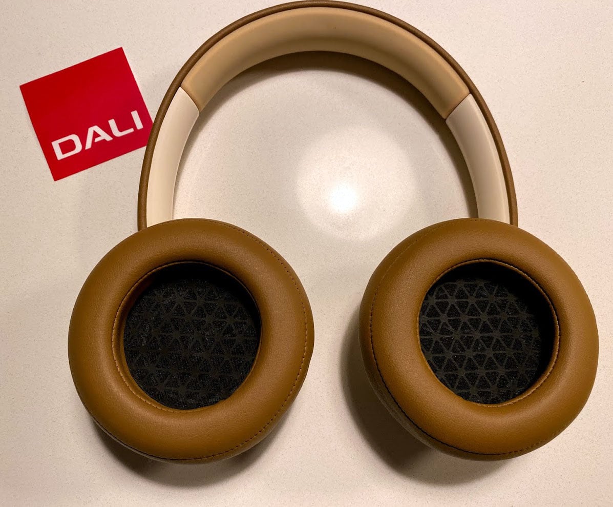 anmeldelse af Dali io-6 test lydkvalitet noisecancellation ANC vs Bose quietcomfort 35 2 Dali-IO-4 vs QC35ii versus Dali speakers bluetooth headphones headset høretelefoner trådløse høretelefoner