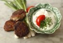 opskrift frikadeller frikadelle frikadelleopskrift med havregryn mel mælk æg i frekadeller stegt peber kalvekød svinekød hakket