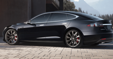 Køb af brugt Tesla Model S hvad skal man være opmærksom på mange kilometer betyder det noget autopilot 1, hvordan ser man om den har autopilot tips og tricks tesla dæktryk indvendige trikcs