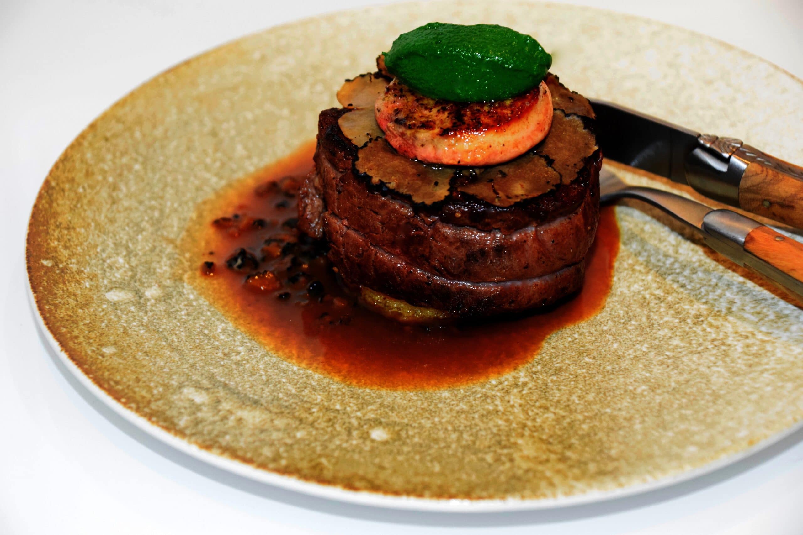 Tournedos Rossini opskrift mørbrad oksemørbrad med foie gras ærtepure timian kartofler opskrifter bedste hvordan laver man