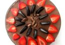chokolade cheesecake opskrift på sjokolade chesecake med jordbær velsmagende kiwi