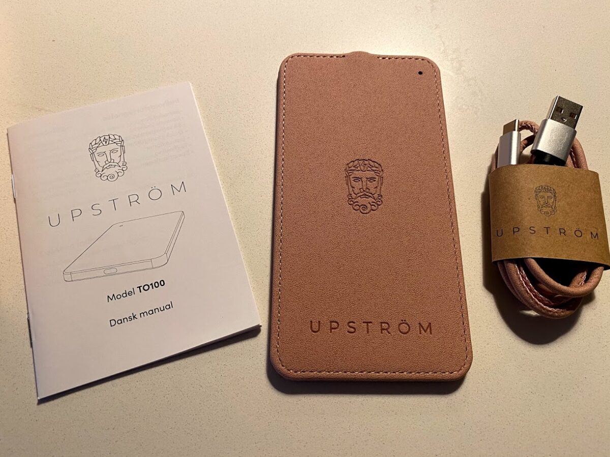upström upstrøm upstrom oplader trådløs wireless charging iphone android samsung smartphone faux leather