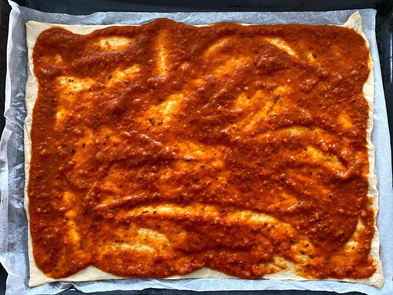 opskrift tomatsauce hjemmelavet god med chili og oregano basilikum timian pizza pastaret pasta spaghetti