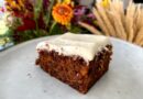 opskrift gulerodskage med hvid creme krydderkage med gulerødder frosting smørcreme flødeost