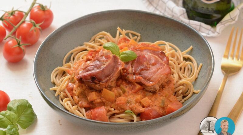mørbrad i fad flødesauce opskrift mørbradbøf i tomatsauce pasta spagetthi