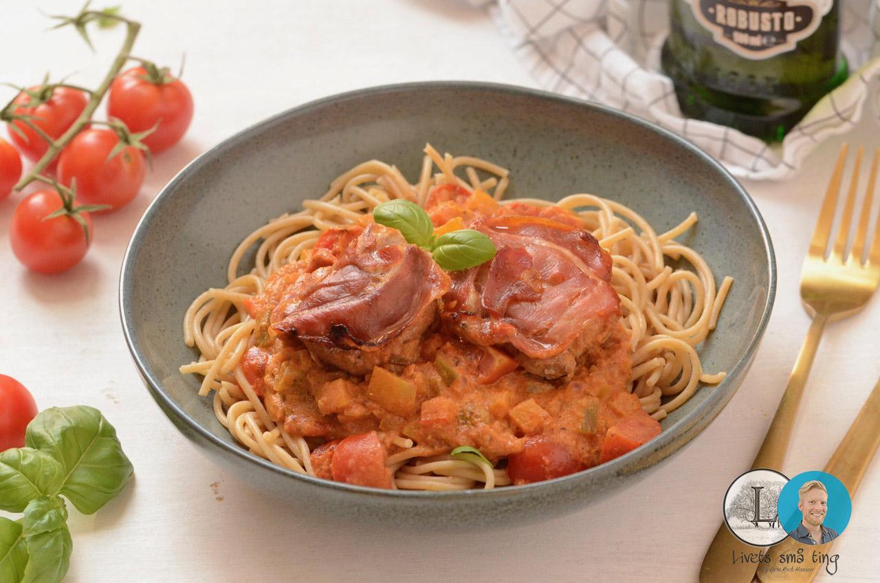 mørbrad i fad flødesauce opskrift mørbradbøf i tomatsauce pasta spaghetti spagetthi
