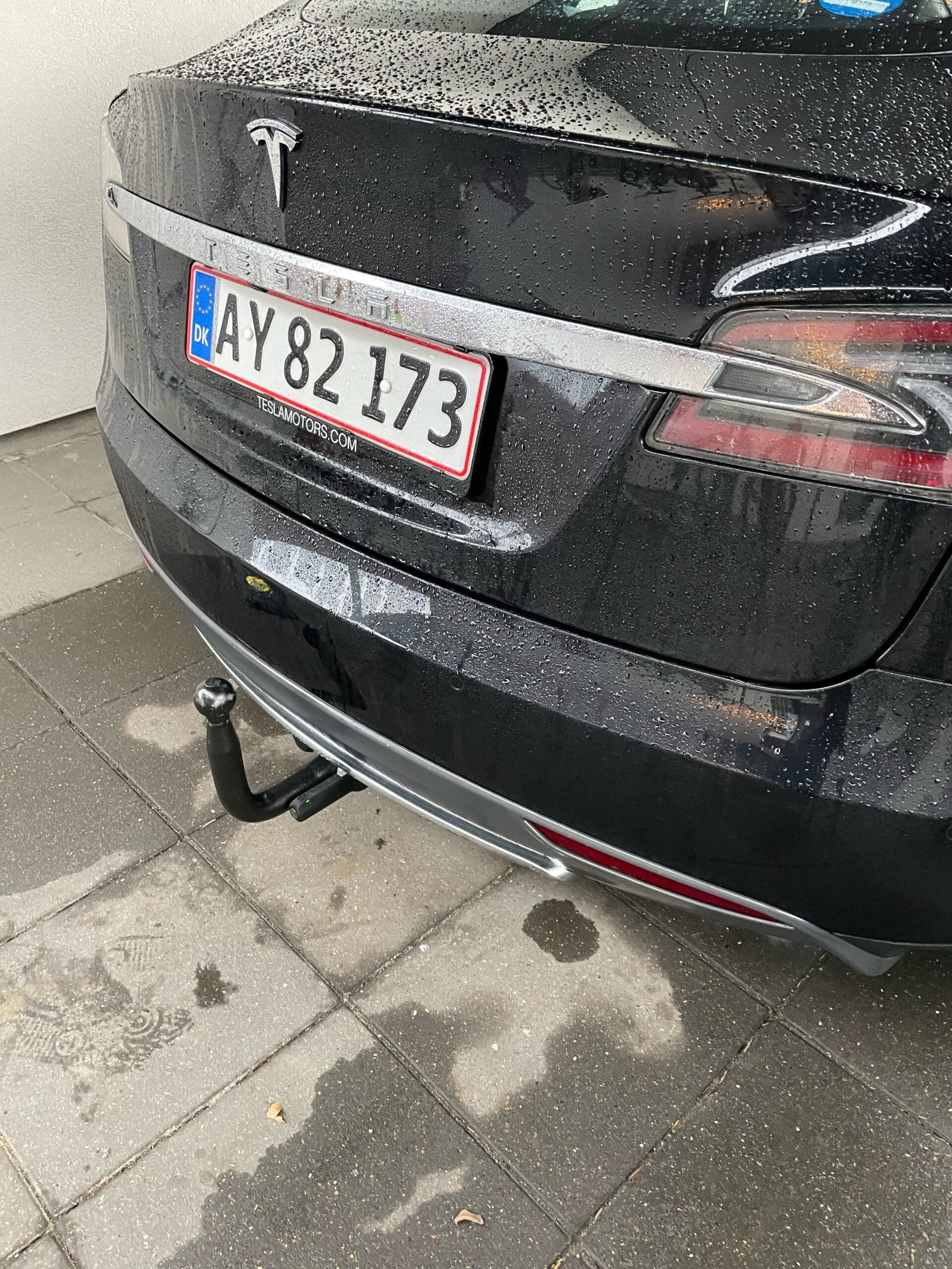 Thule VeloCompact 927 926 Eftermontering af anhængertræk Tesla model s 2015 2014 2013 2016 montering Hinnerup Auto erfaring værksted Jylland gdw