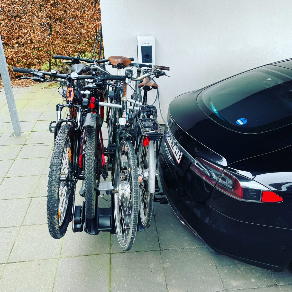 Thule VeloCompact 927 926 Eftermontering af anhængertræk Tesla model s 2015 2014 2013 2016 montering Hinnerup Auto erfaring værksted Jylland gdw