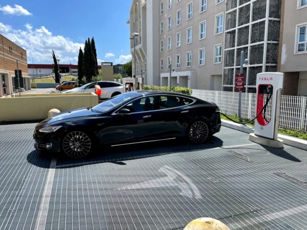 tesla supercharger Tur til toscana i en Tesla model s 3 x y italien lucca pisa firenze supercharging supercharger opladning lade elbil