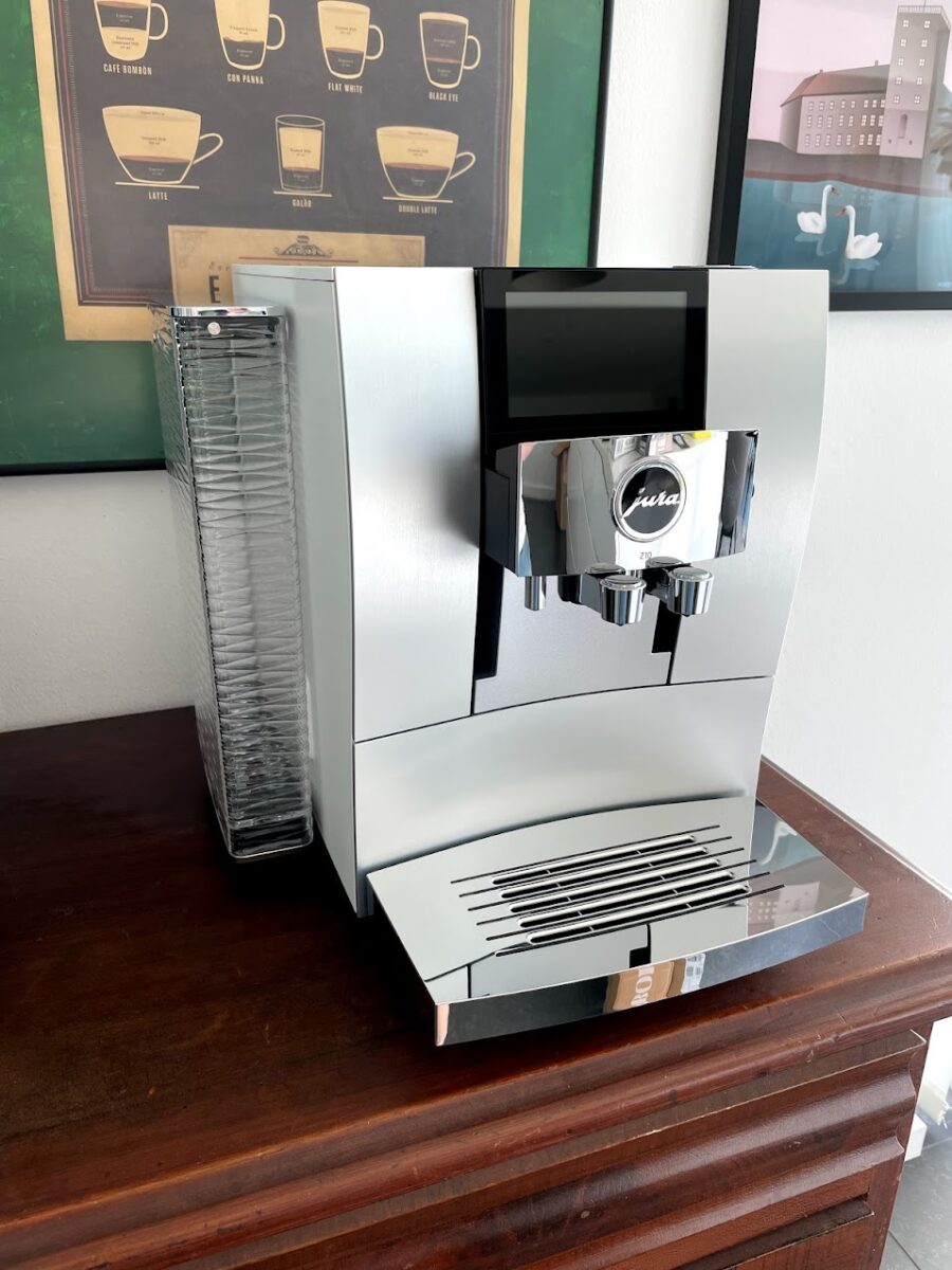 test jura z10 god kaffemaskine fuldautomatisk automatisk bedre end e8 hvid grå bedste espressomaskine