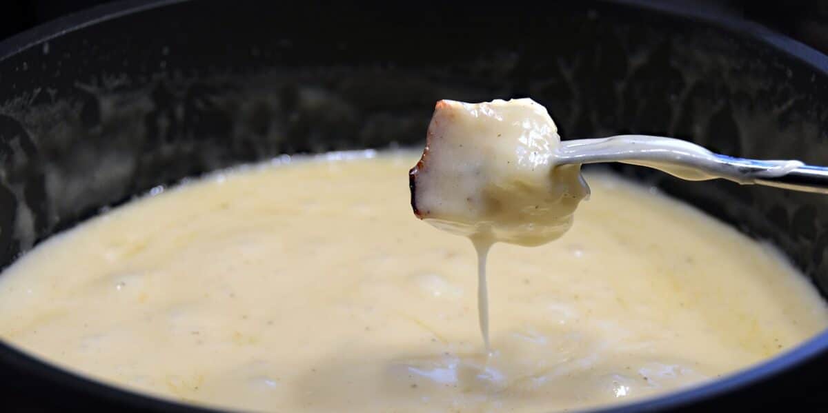 opskrift ostefondue fondue comté comte hårdest oste hjemmelavet revet ost
