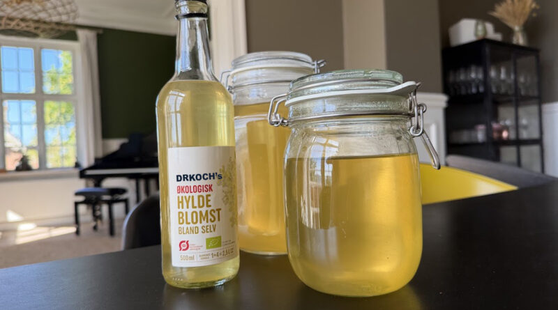 opskrift på hjemmelavet hyldeblomstsaft