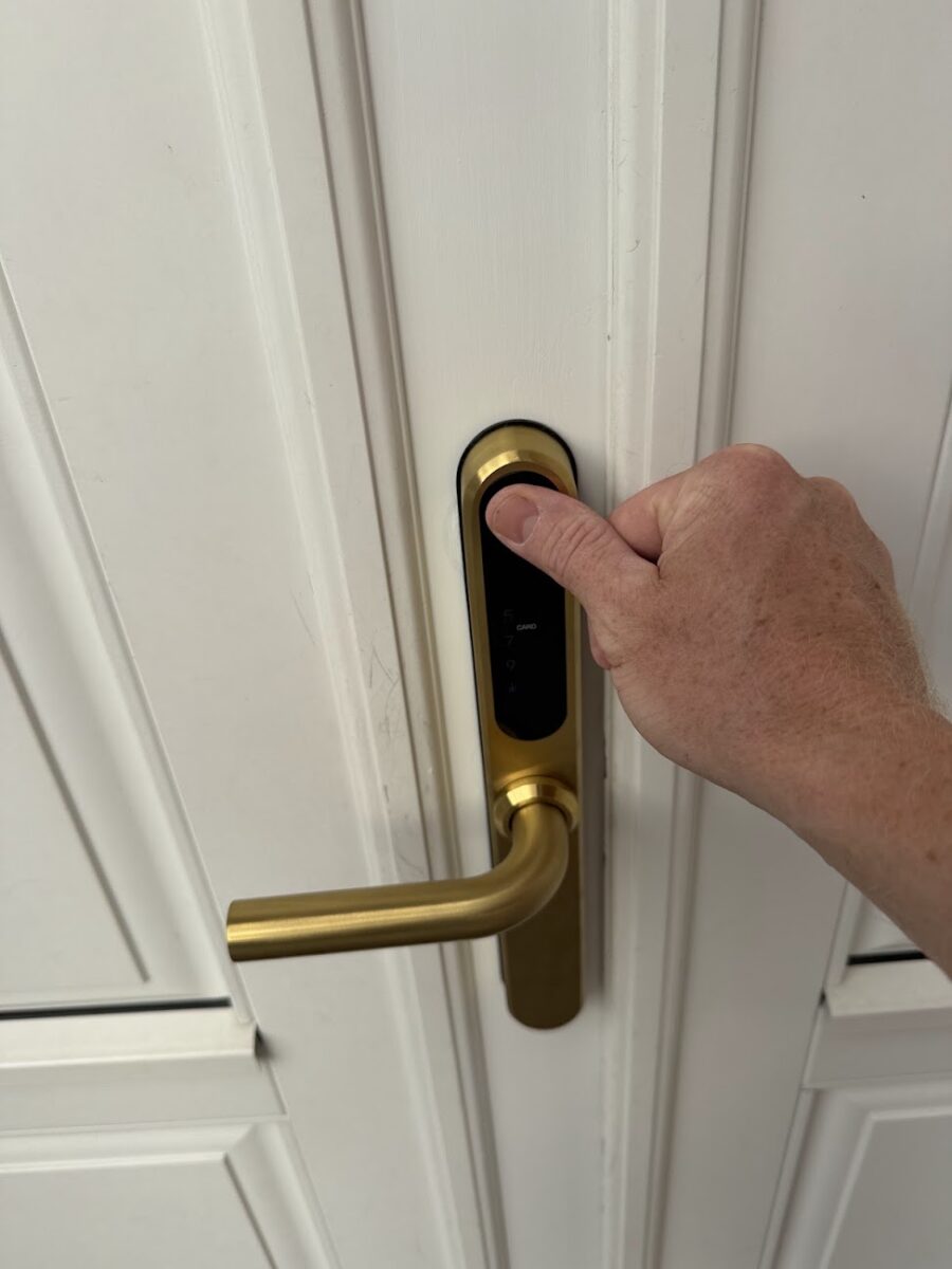 Anmeldelse og test af kodel&aring;s med fingeraftryk erfaring med Zafe T-lock messing smal profil Jasa guard L2 TT-lock montering g&oslash;r det selv DIY